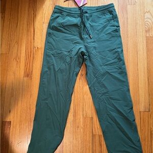 NEW WITH TAGS! Men’s Cotopaxi Green pants  Relaxed Fit Elastic Waist